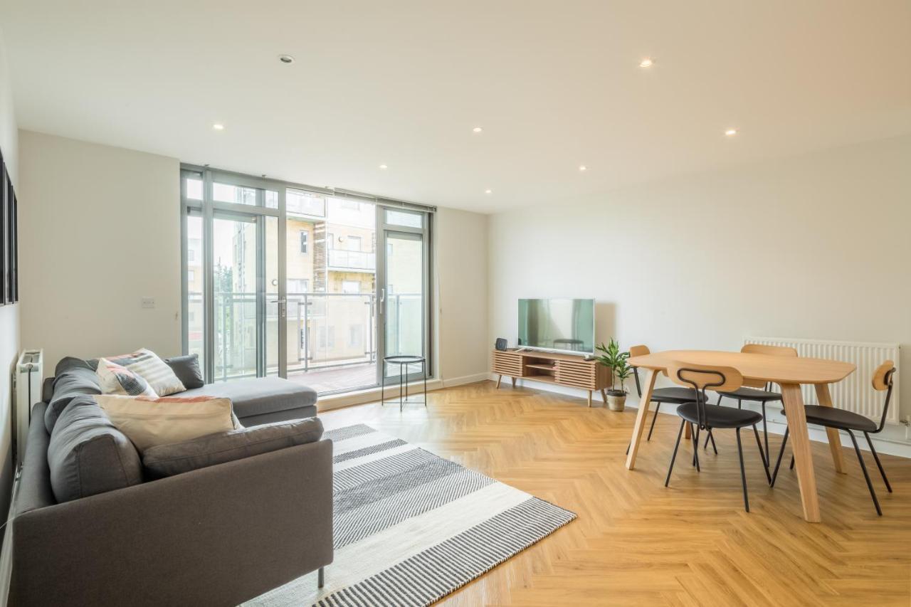 Executive 2Br Apartment Next To Station + Parking Cambridge Zewnętrze zdjęcie