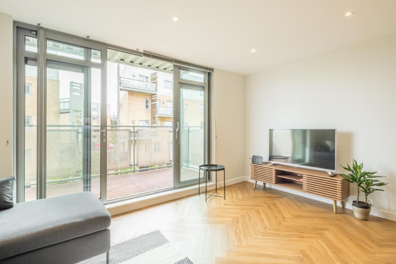 Executive 2Br Apartment Next To Station + Parking Cambridge Zewnętrze zdjęcie