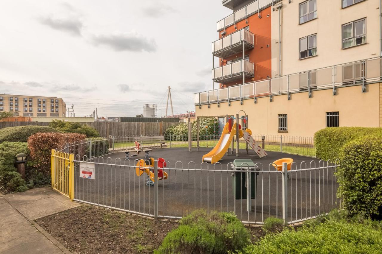 Executive 2Br Apartment Next To Station + Parking Cambridge Zewnętrze zdjęcie