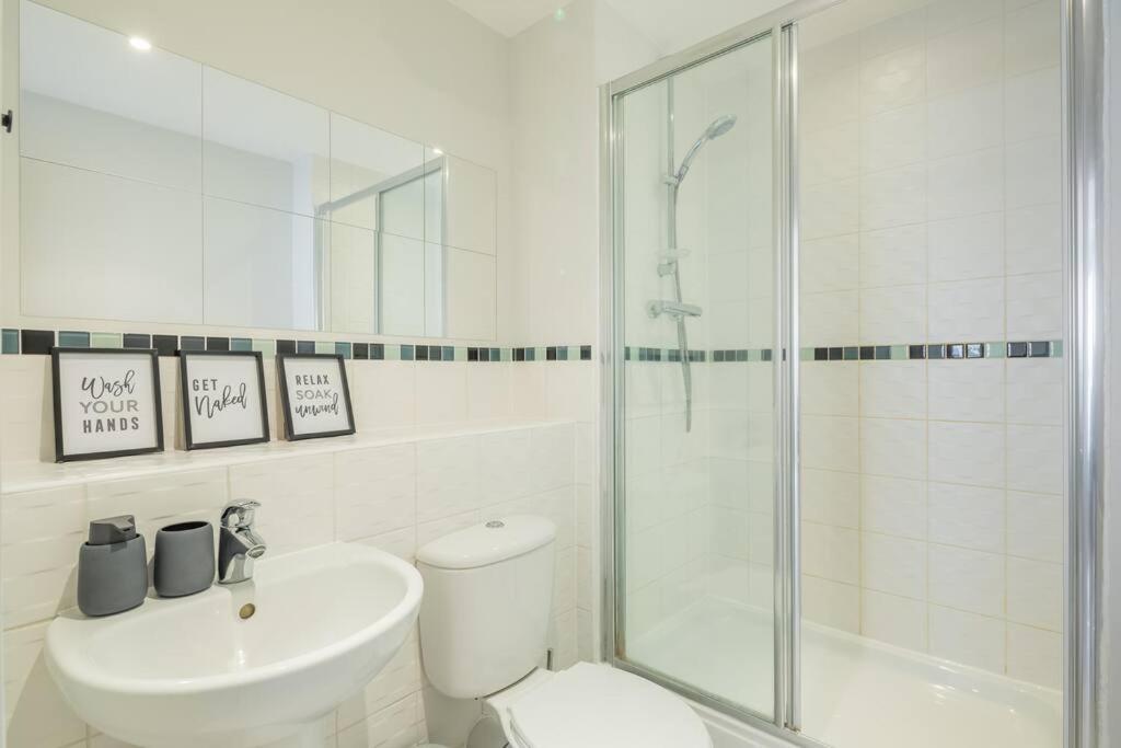 Executive 2Br Apartment Next To Station + Parking Cambridge Zewnętrze zdjęcie