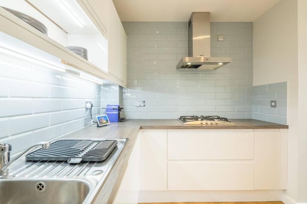 Executive 2Br Apartment Next To Station + Parking Cambridge Zewnętrze zdjęcie
