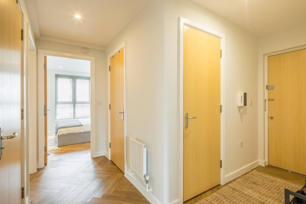 Executive 2Br Apartment Next To Station + Parking Cambridge Zewnętrze zdjęcie